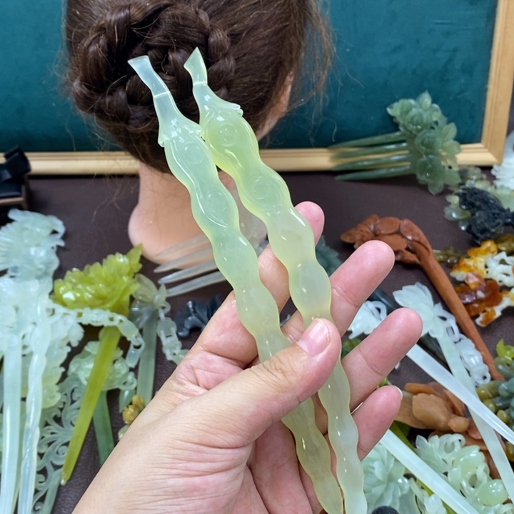 蛇纹石玉发饰未镶嵌馨**月