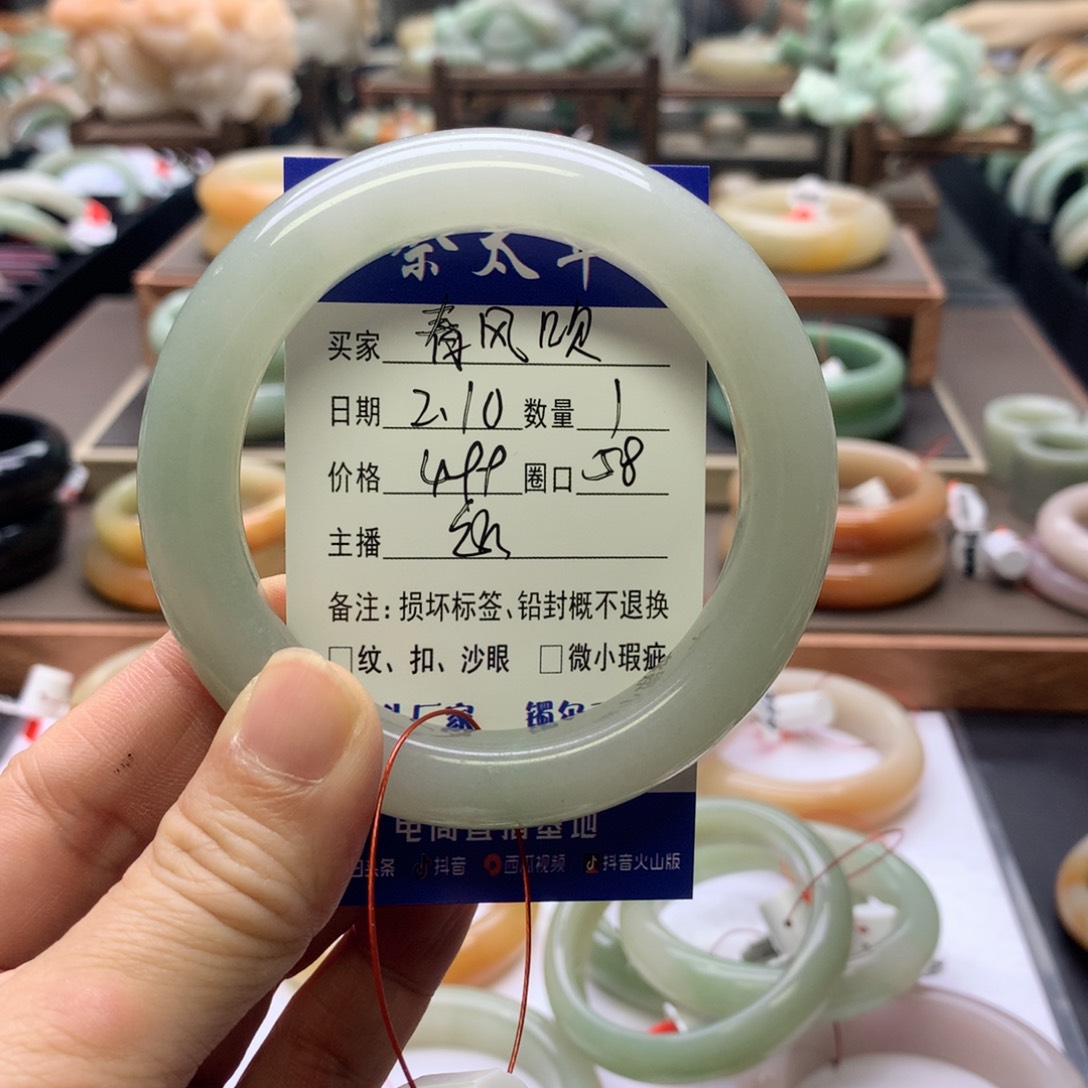 【闪购商品】石英质玉手镯未镶嵌春***?