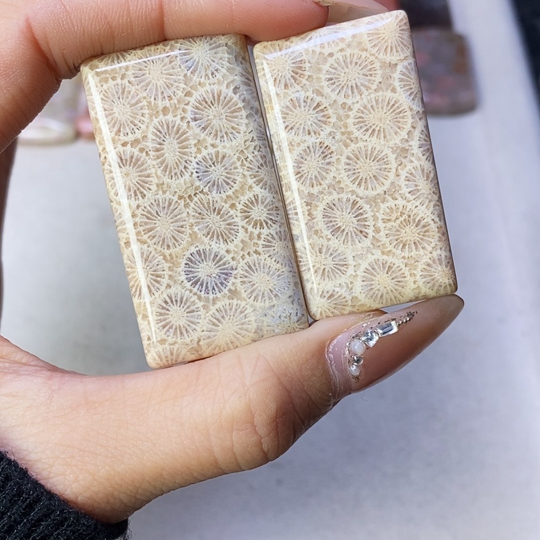 查罗石合金颈饰用****1