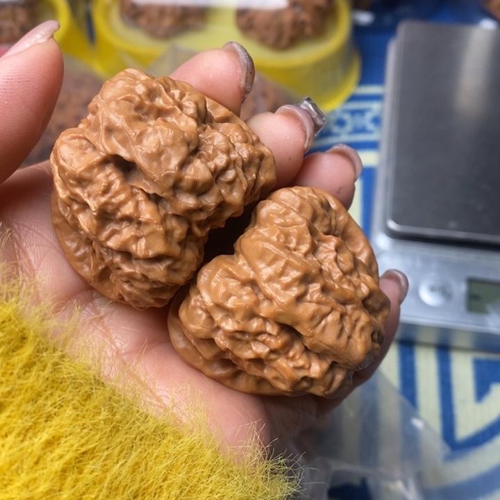 我***！桃核吊坠哈馒头核桃