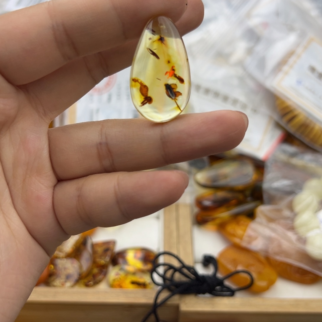琥珀珠宝奇石未镶嵌