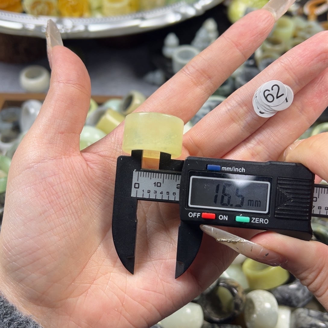 蛇纹石玉未镶嵌戒指