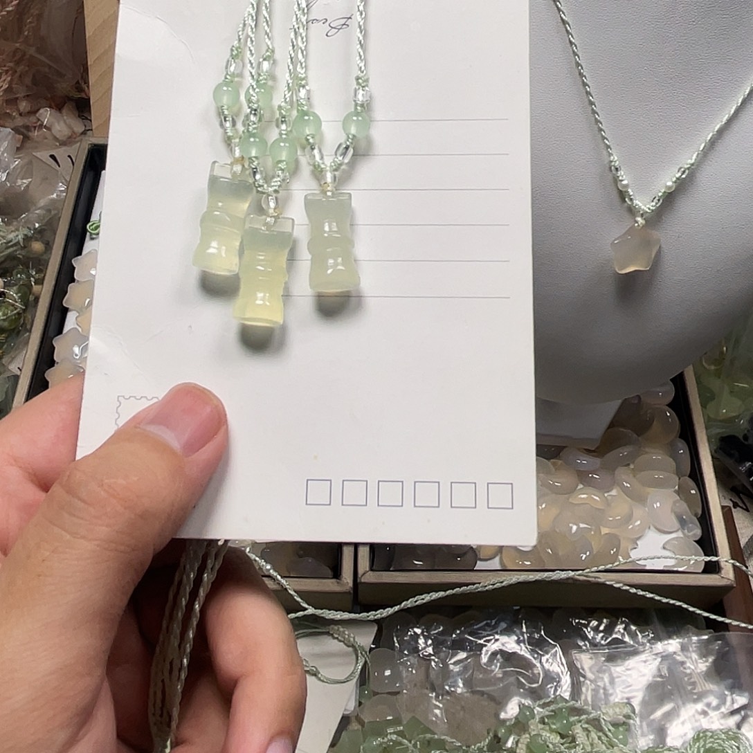 蛇纹石玉合金颈饰