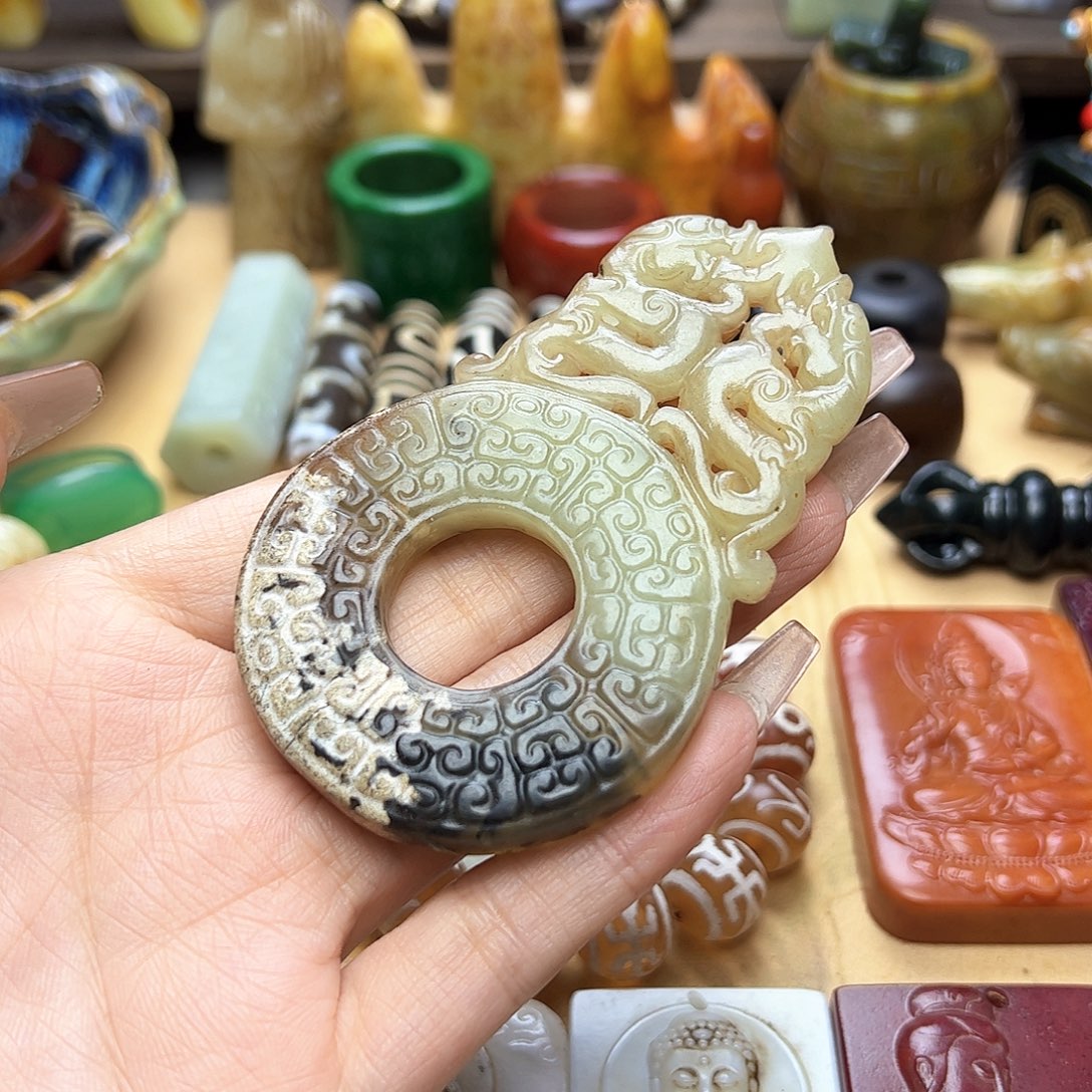 蛇纹石玉未镶嵌颈饰