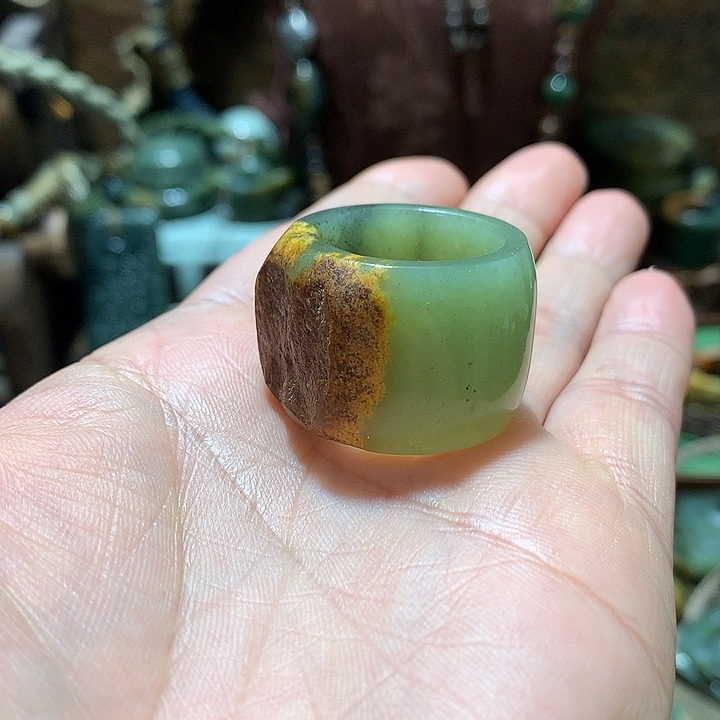 未镶嵌岫岩河磨玉（透闪石质玉）挂件麒