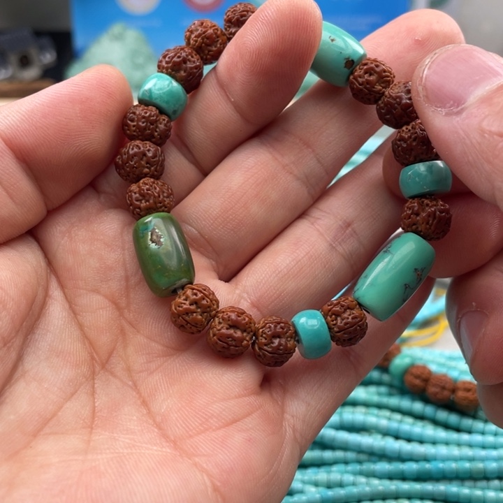 绿松石颈饰未镶嵌