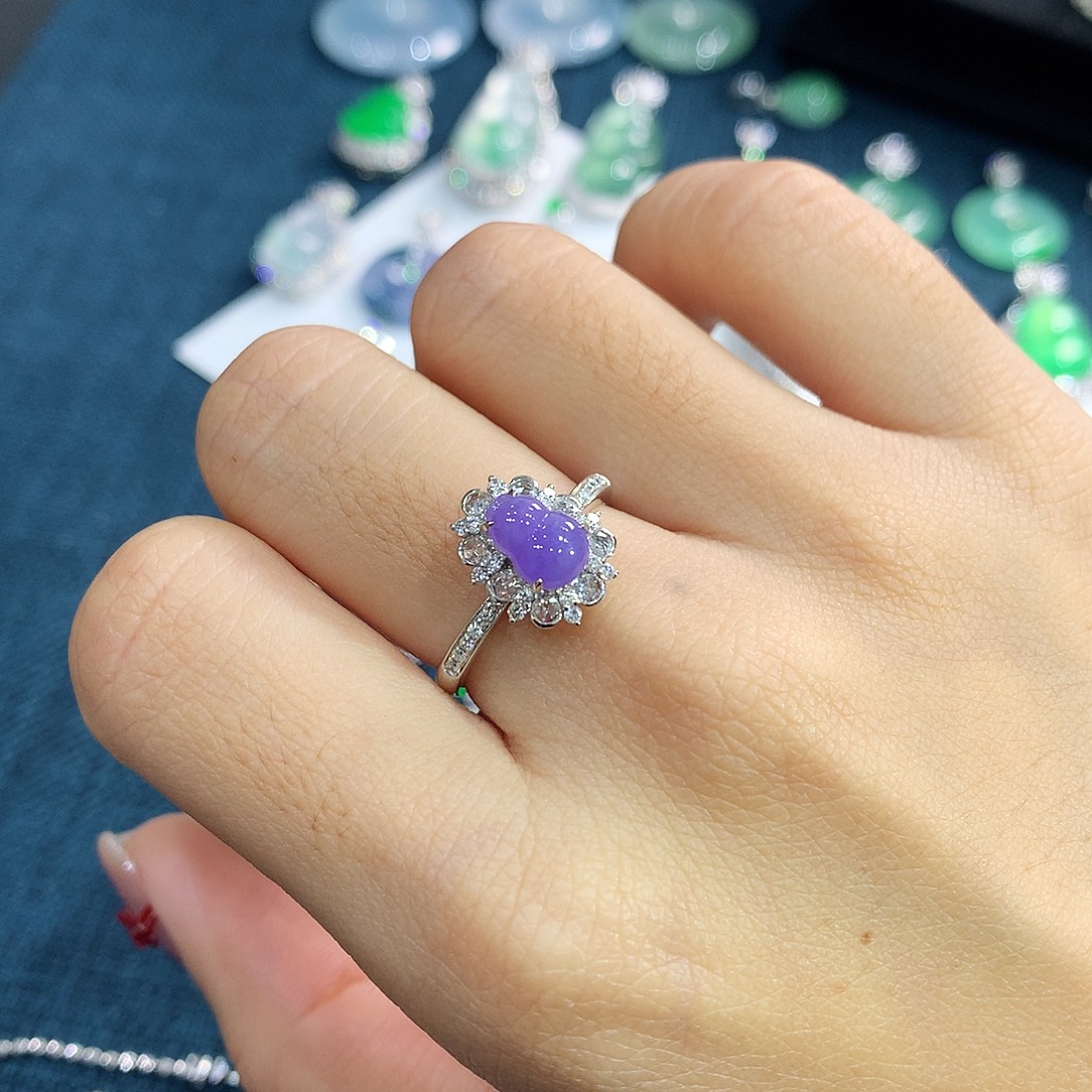 翡翠18K金镶嵌颈饰48小时鉴赏 浓紫满色葫芦戒指