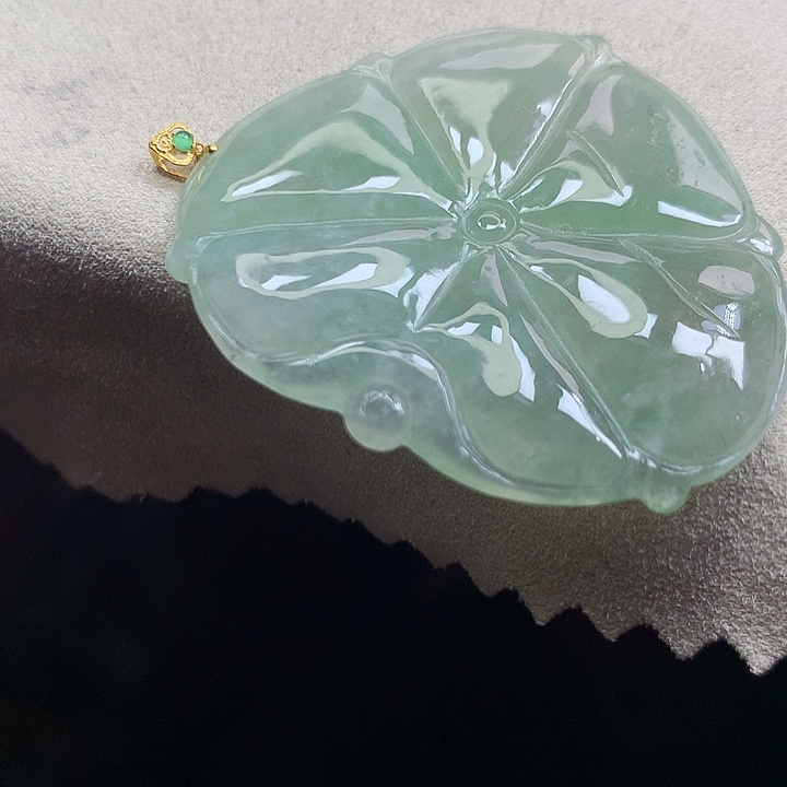 翡翠颈饰18K金镶嵌吊坠