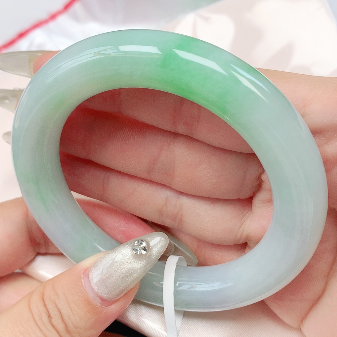 翡翠手镯未镶嵌抖音981