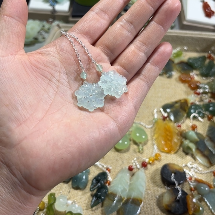蛇纹石玉耳饰未镶嵌