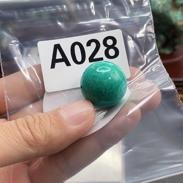 湖北十堰矿区产地发货圆珠手串链子雕刻配饰