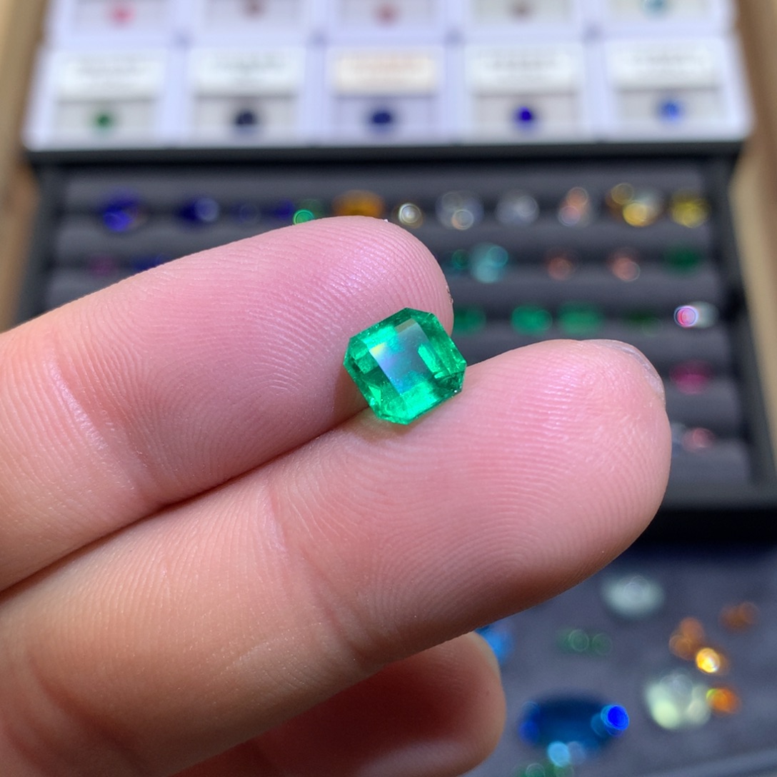 祖母绿裸石未镶嵌2.3克拉哥伦比亚木佐