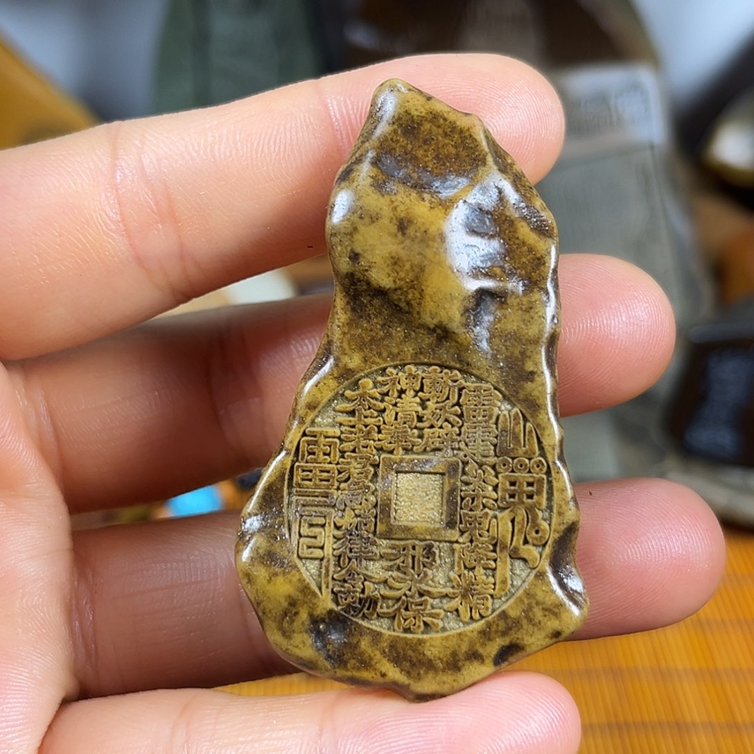 新疆戈壁石原石雕刻