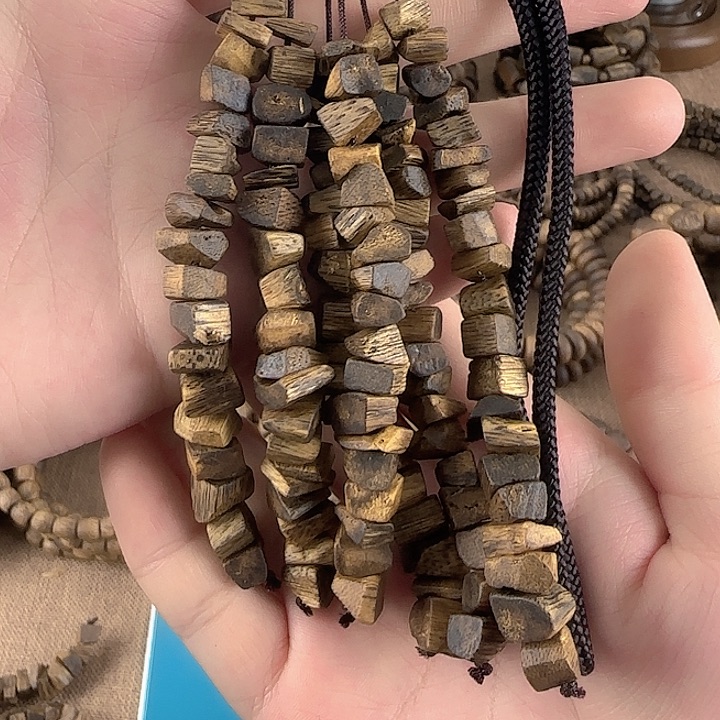 沉香碎屑沉香奇楠沉香树粒车挂多样性发一