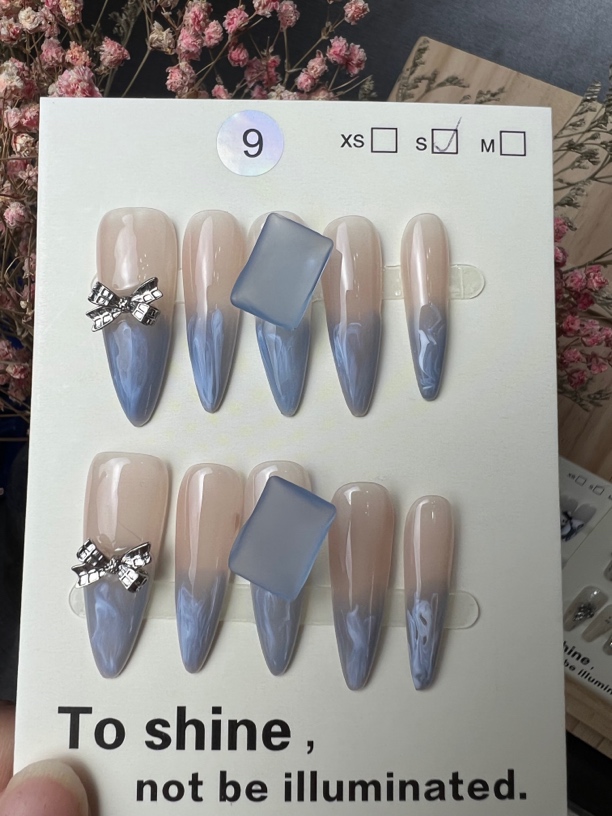 9号冰蓝色猫眼手工穿戴甲显白美甲舒适服帖可拆卸