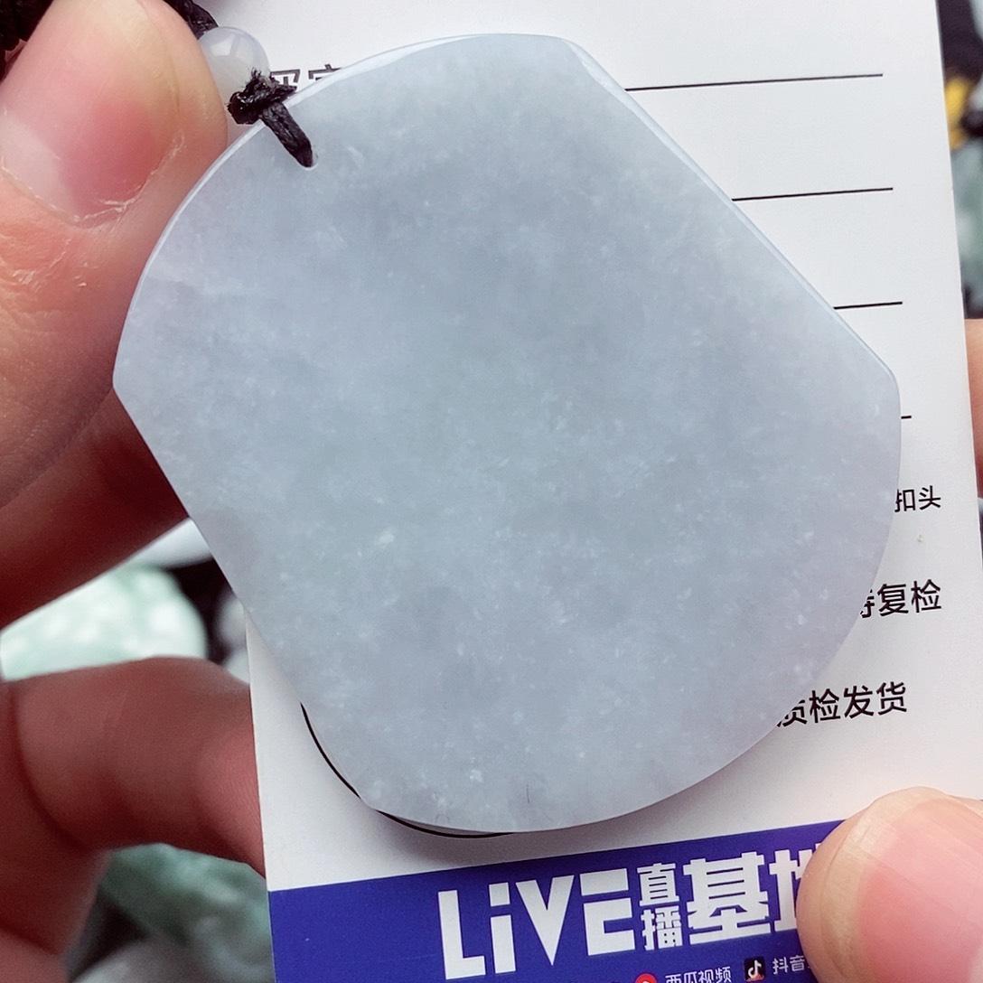 翡翠挂件未镶嵌翡翠