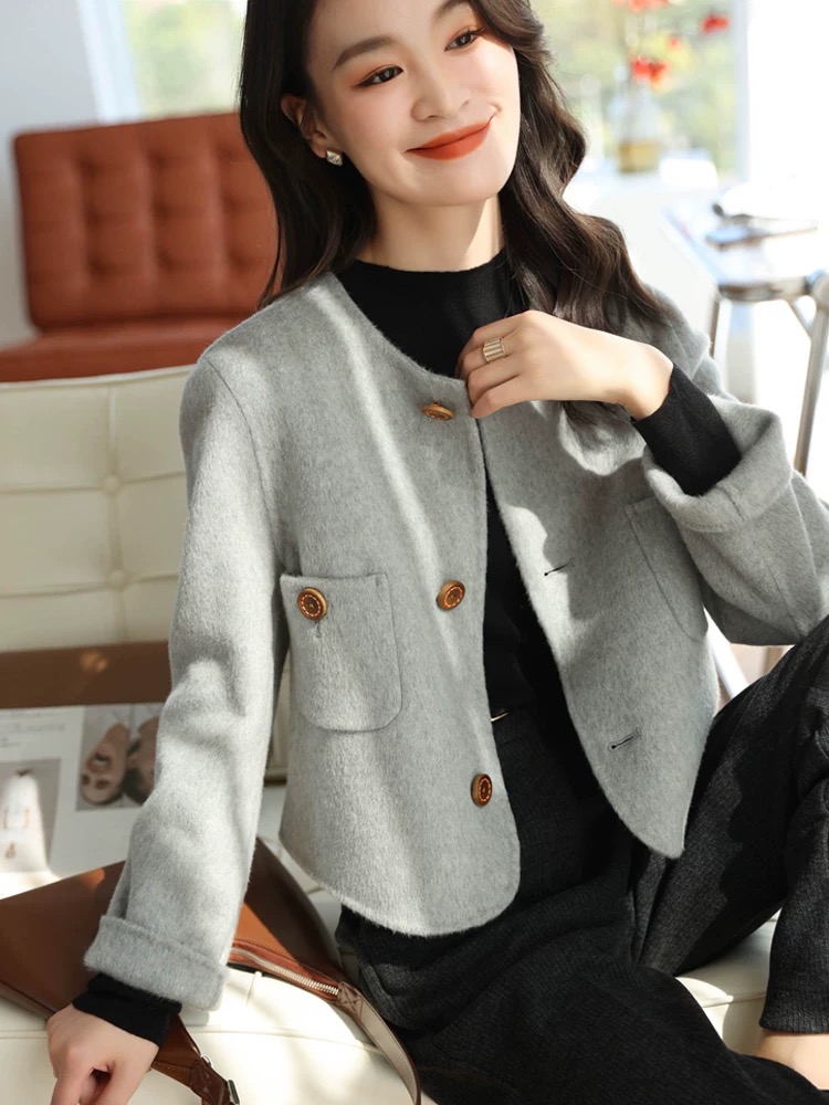 2025年早春新款小香风洋气气质时尚百搭短款毛呢短外套小个子春秋