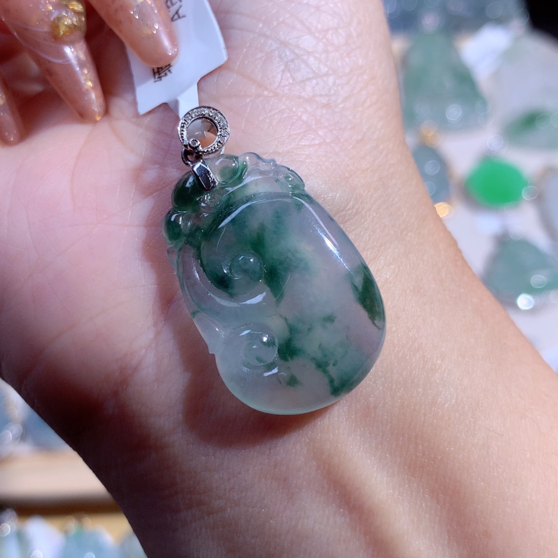 翡翠吊坠(不含链)18K金镶嵌