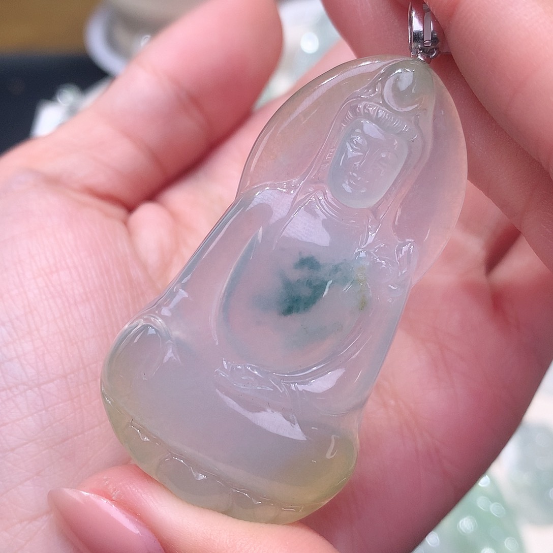 颈饰18K金镶嵌翡翠三彩特色观音