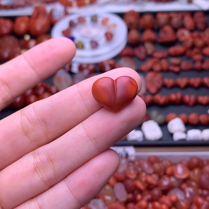 南红玛瑙未镶嵌珠宝半成品1