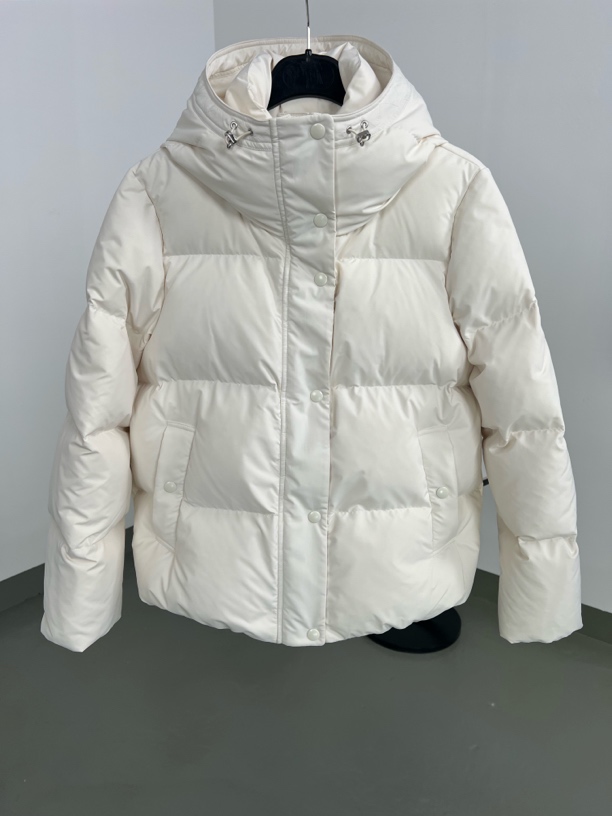 短款连帽羽绒服女2025新款减龄保暖防绒防静电面包服90/10白鸭绒