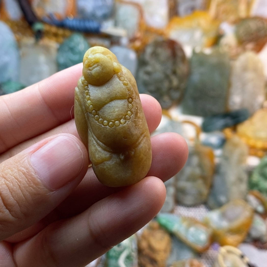 翡翠未镶嵌颈饰常****琼翡翠