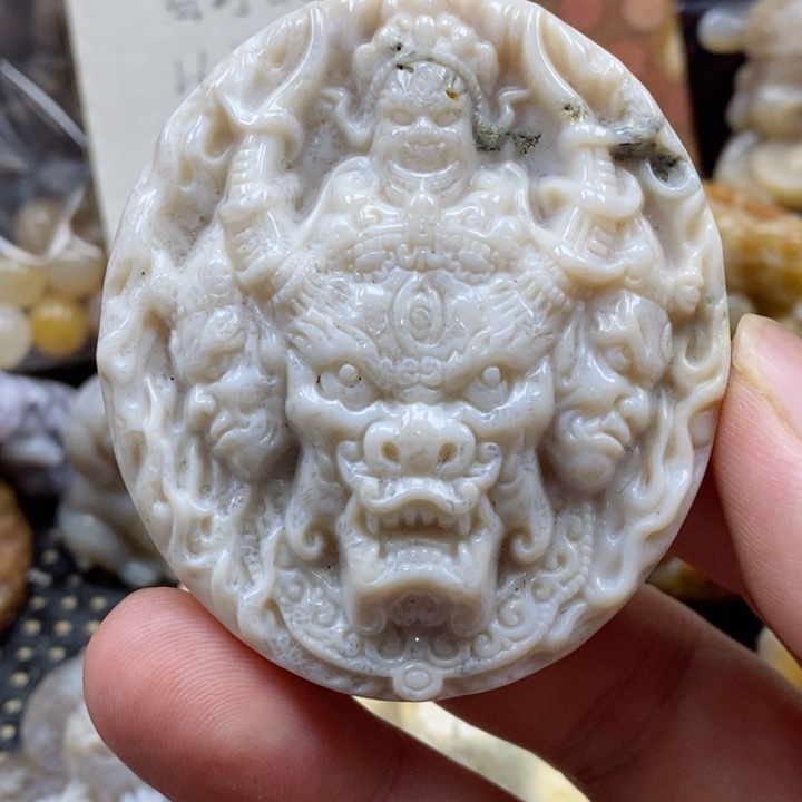 硅化珊瑚（珊瑚玉）颈饰未镶嵌有瑕