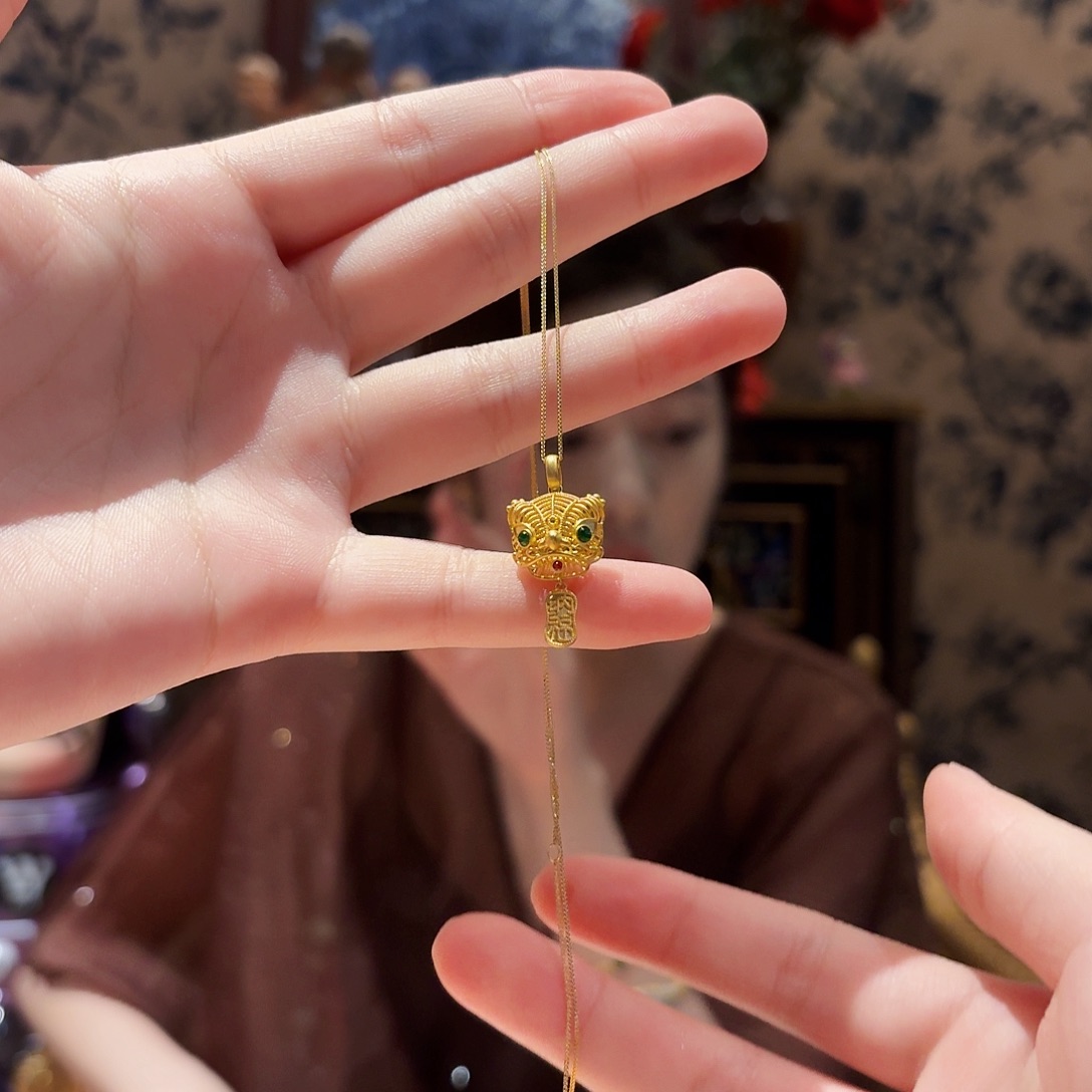 翡翠18K金镶嵌颈饰颈饰