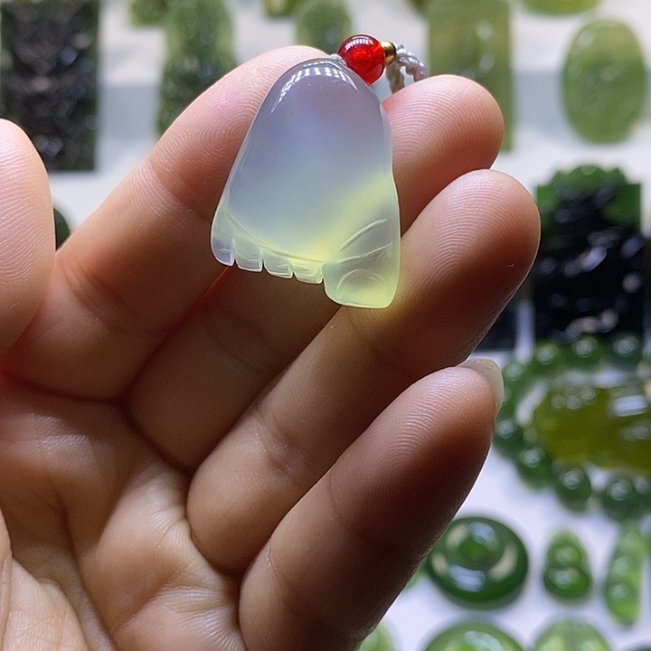 蛇纹石玉颈饰未镶嵌