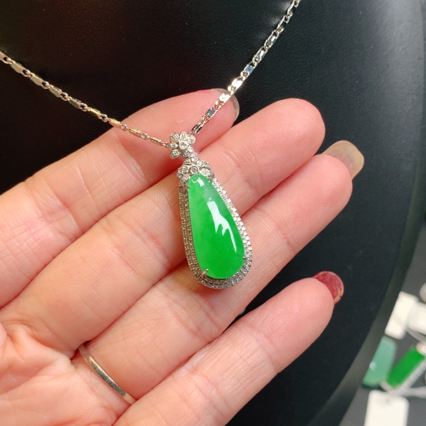 【闪购商品】翡翠吊坠(赠链)18K金镶嵌