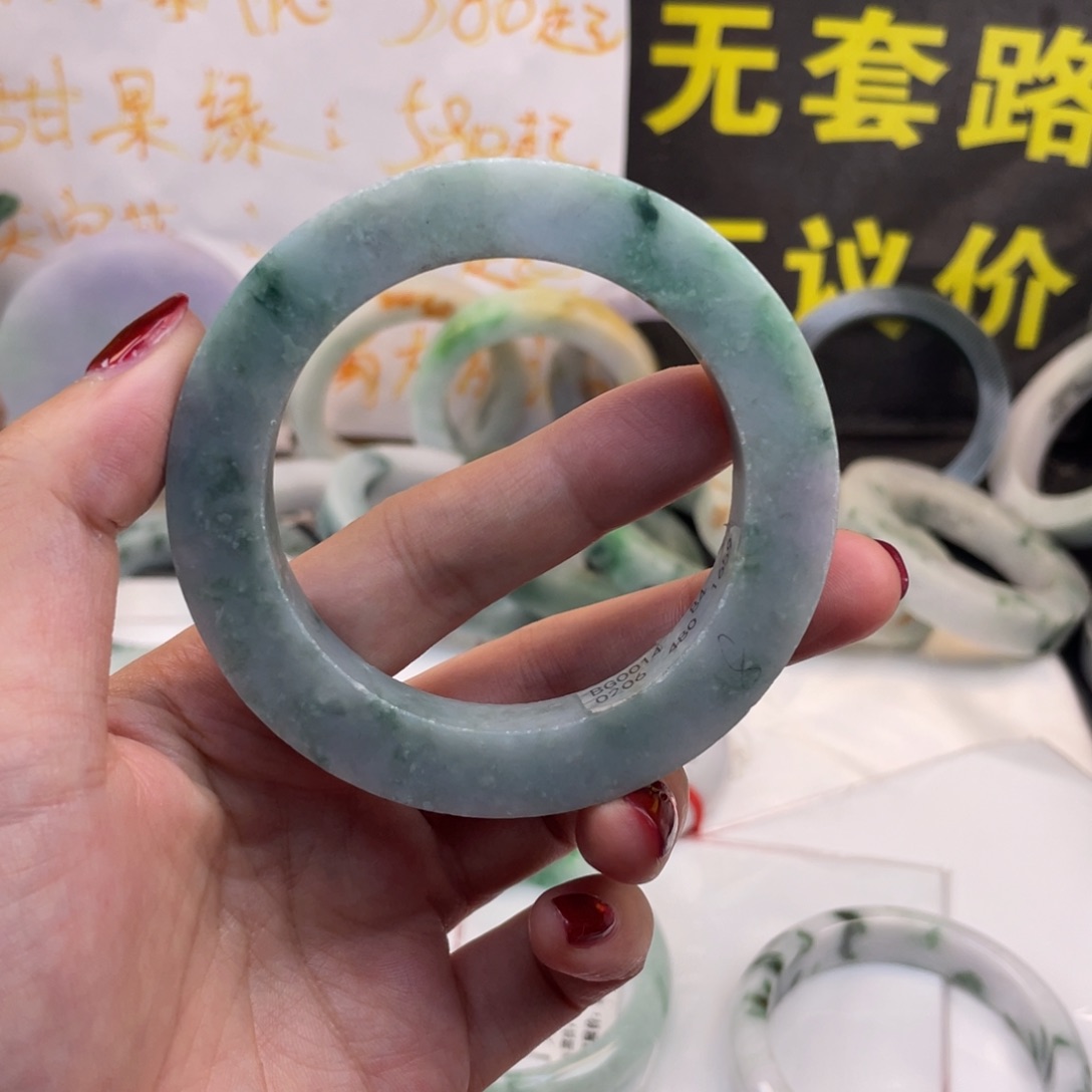 定制翡翠未镶嵌翡翠A货翡翠手镯