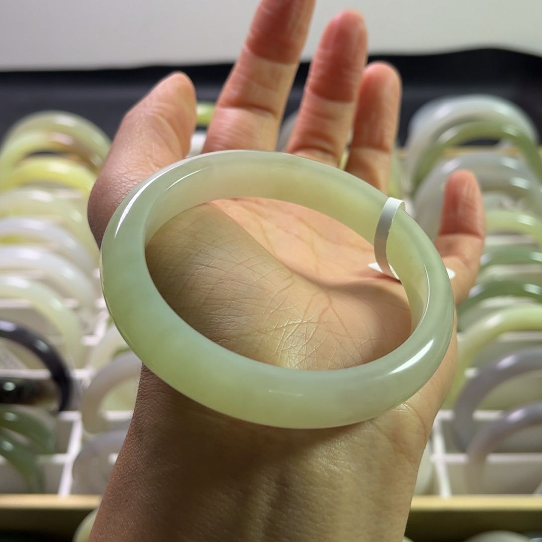 和田玉手镯58圈口未镶嵌