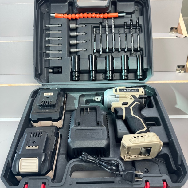 牧高 新款大扭力纯铜汽修护理扳手带箱二电一充M821-10A2