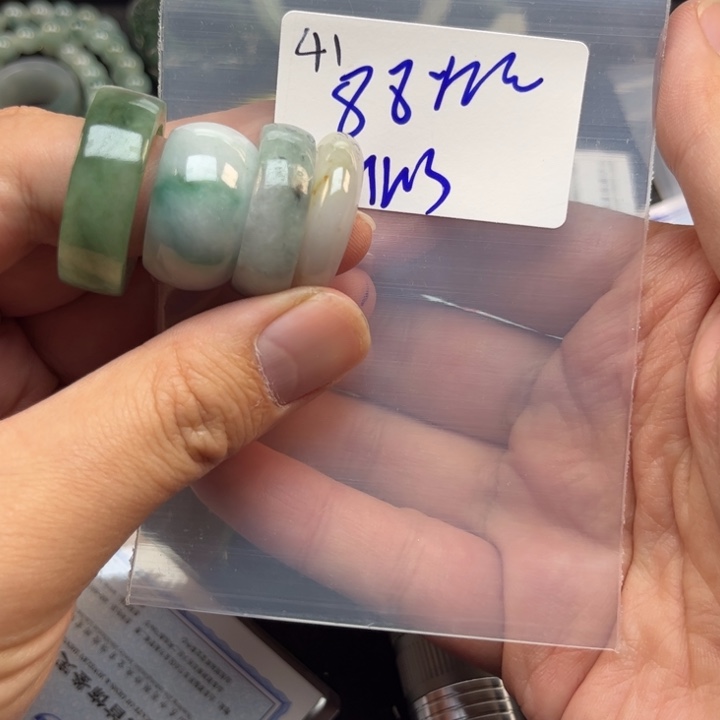 翡翠戒指未镶嵌M****t明天