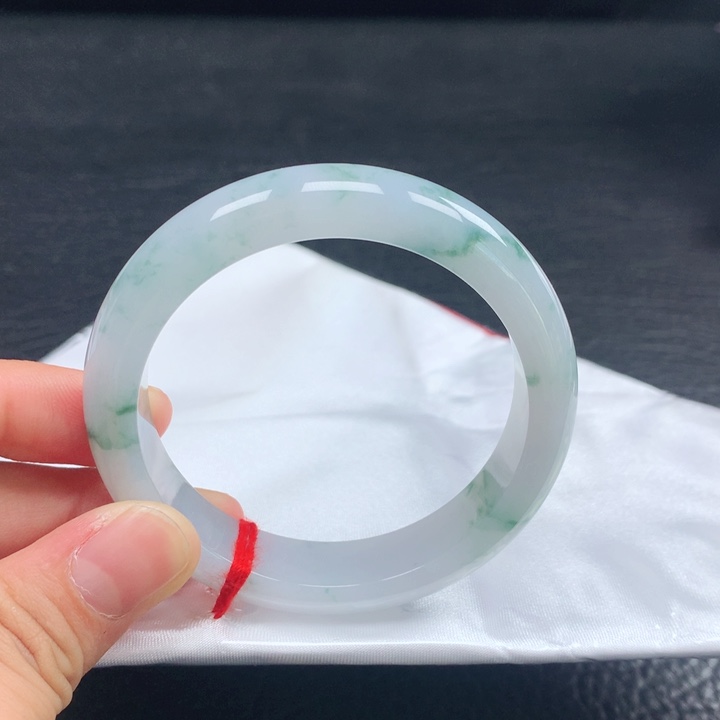 翡翠手镯未镶嵌53圈