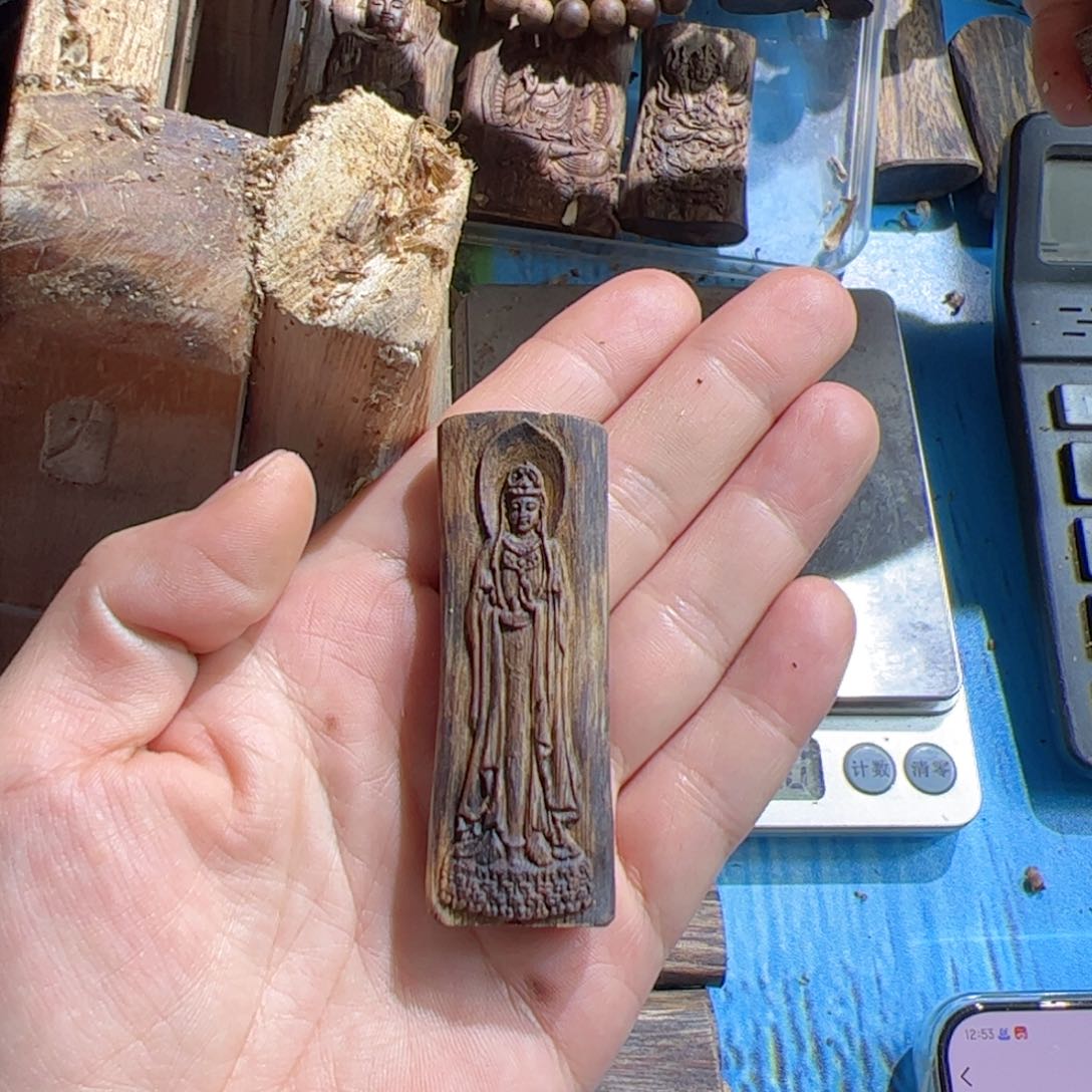 沉香吊坠白棋观音8.1克