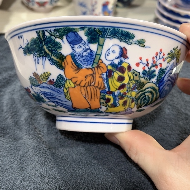 瓷片////直径15厘米。红。