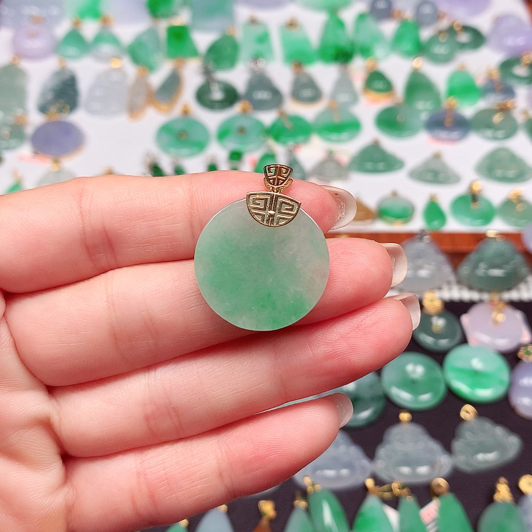 翡翠颈饰18K金镶嵌天然翡翠A货