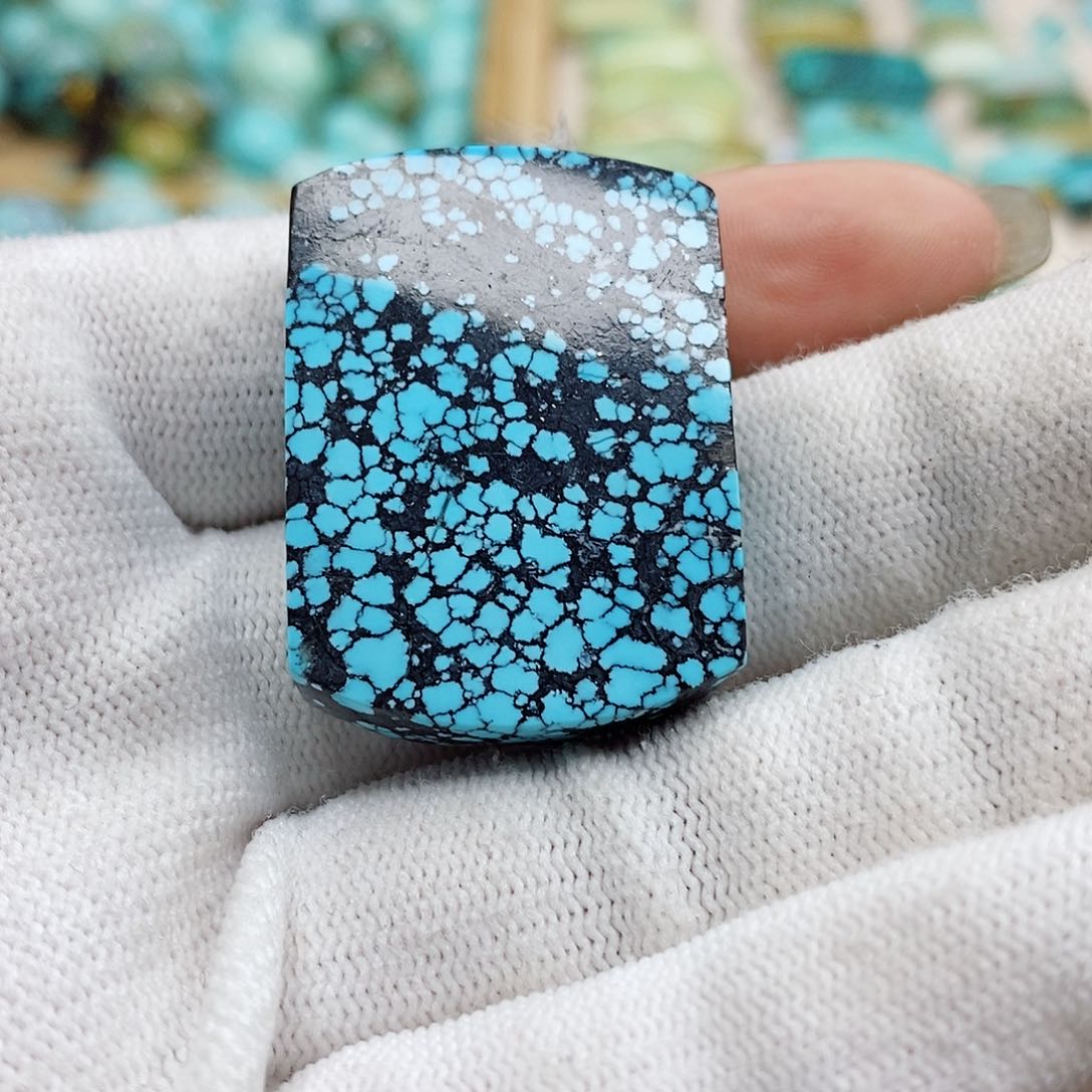 绿松石颈饰未镶嵌