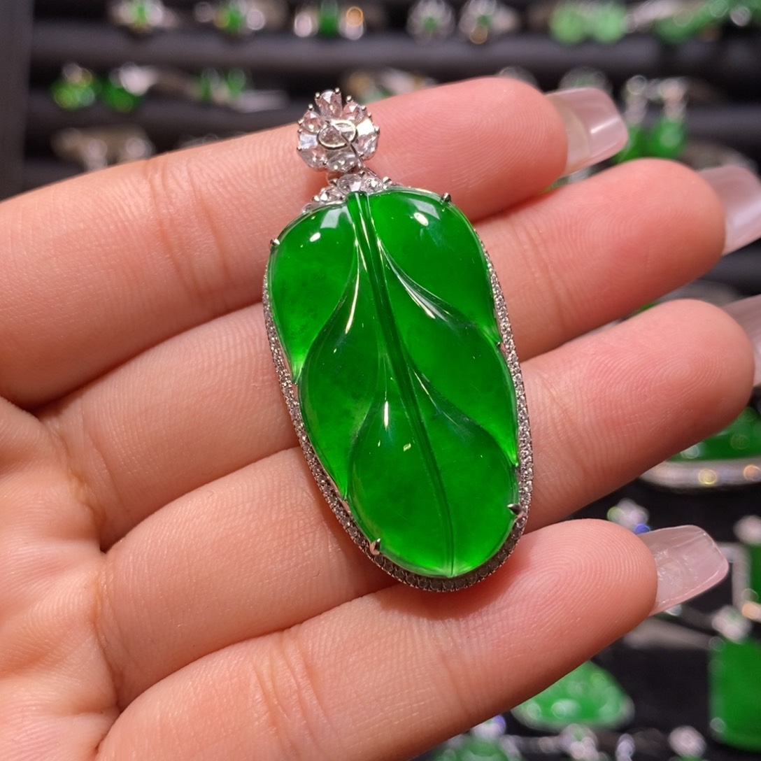 翡翠颈饰18K金镶嵌天然翡翠