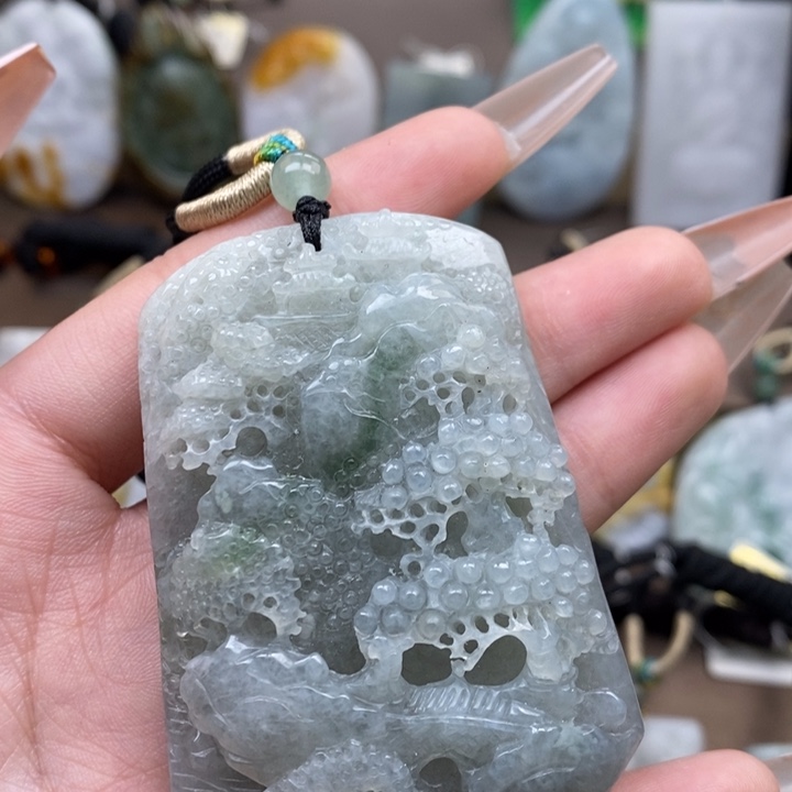 翡翠颈饰未镶嵌翡翠