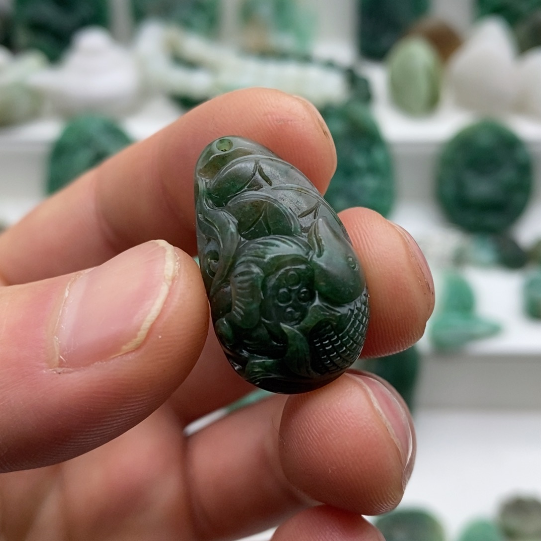 独山玉颈饰未镶嵌