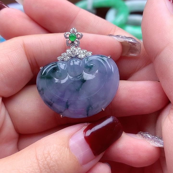 翡翠颈饰18K金镶嵌翡翠