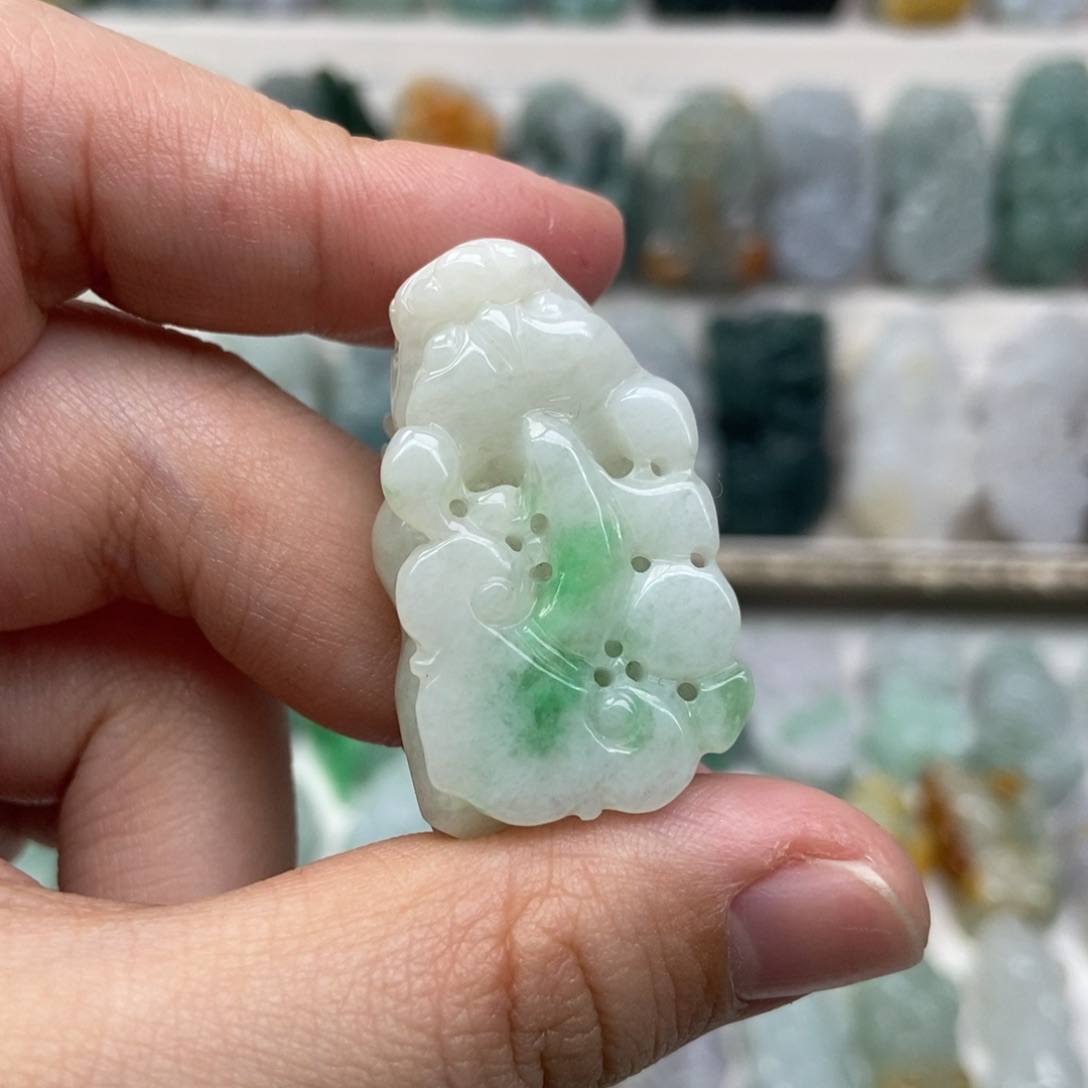 翡翠吊坠(赠链)未镶嵌