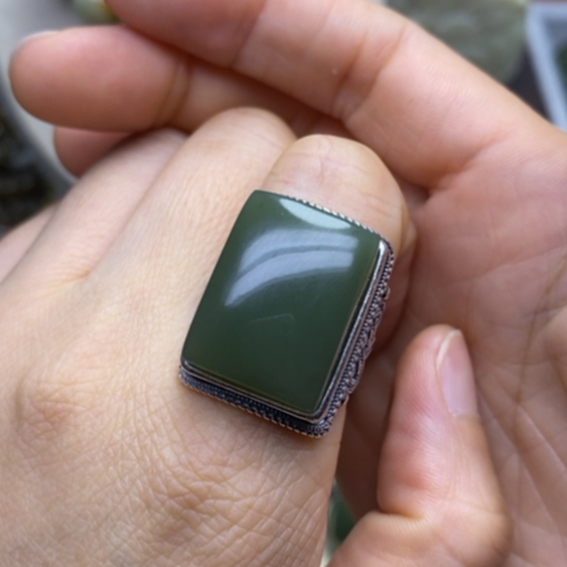 【闪购商品】未镶嵌戒指和田玉苏*