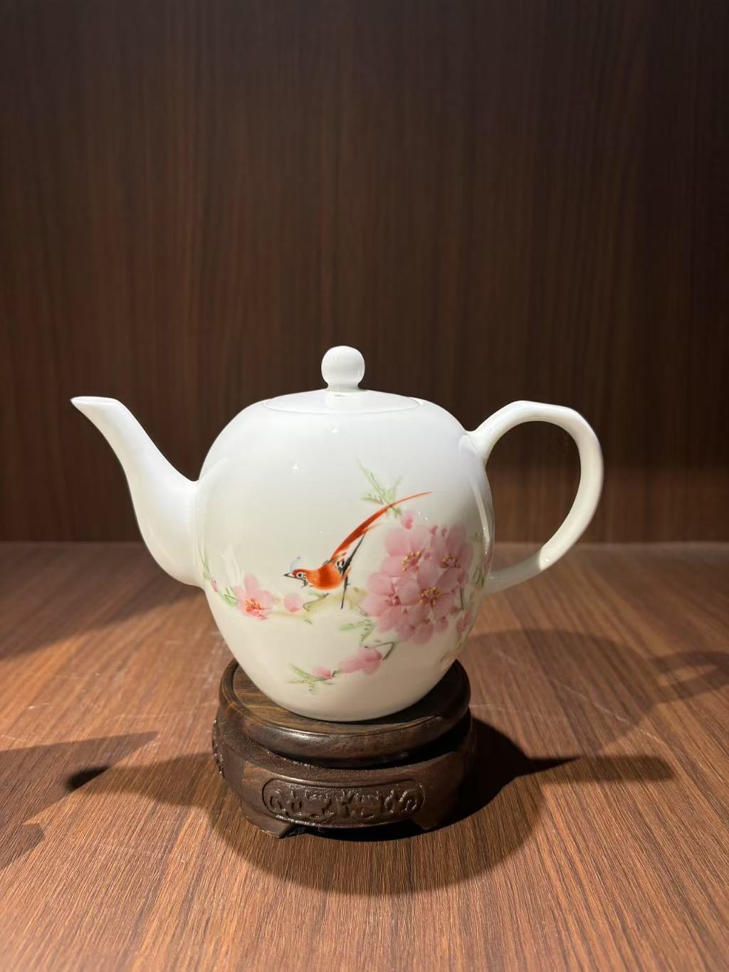 景德镇陶瓷水点桃花玉兰壶