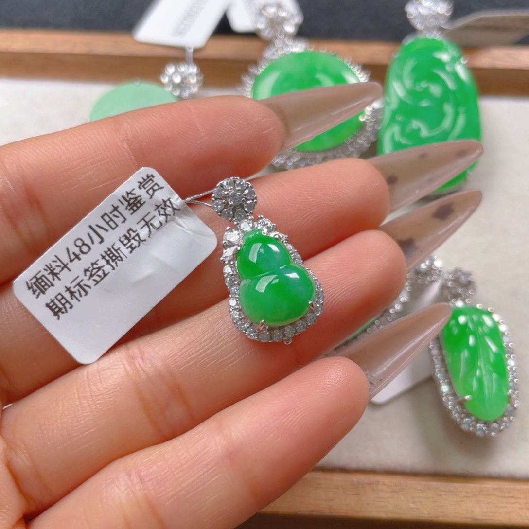 翡翠颈饰银S925镶嵌翡翠