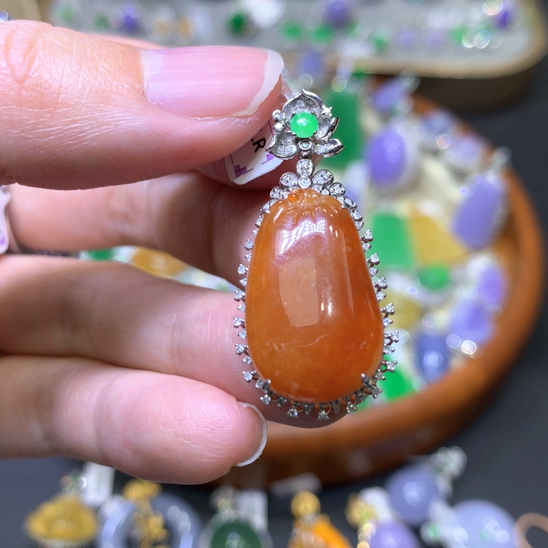 【闪购商品】翡翠颈饰18K金镶嵌翡翠吊坠项链