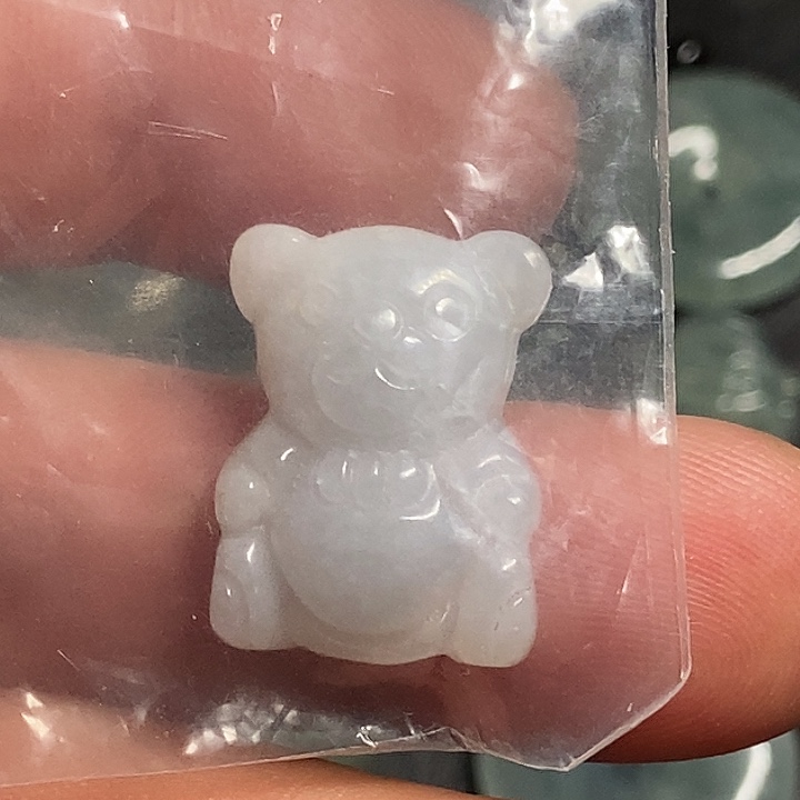 翡翠未镶嵌颈饰翡翠小熊