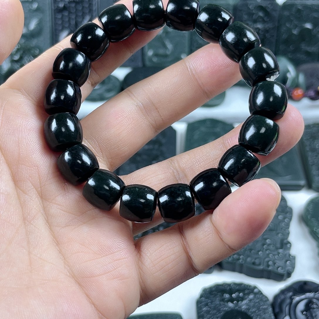 豆***腐和田玉未镶嵌颈饰